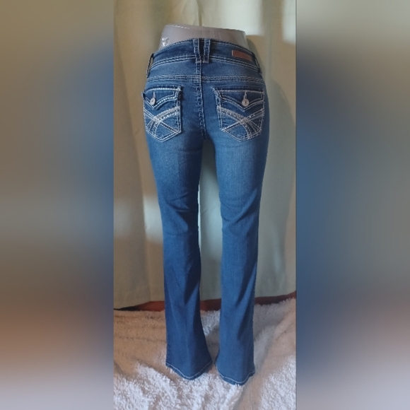 🍒 Wallflower InstaStretch Lucious Curvy Bootcut Jeans - Picture 1 of 11